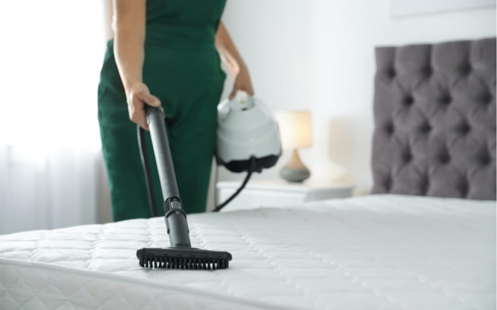 how-to-clean-a-mattress-featured deep bedroom cleaning